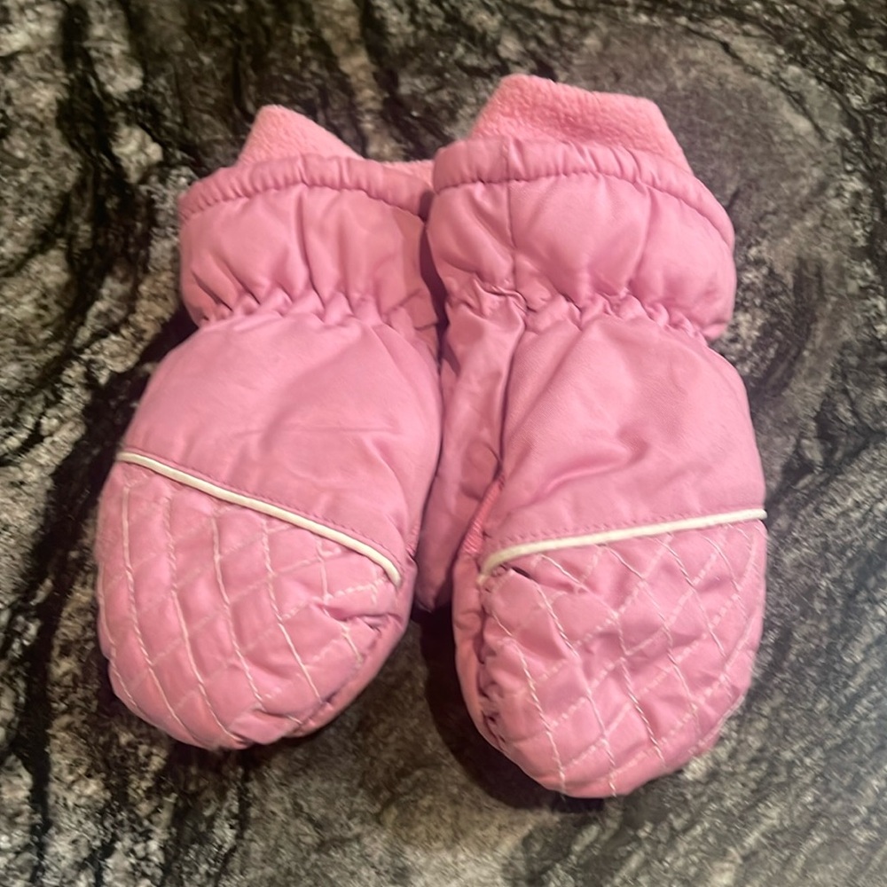 Kids gloves- well loved- still warm- no rips